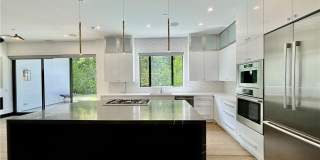 1319 Sunset Plaza Drive Gallery 9