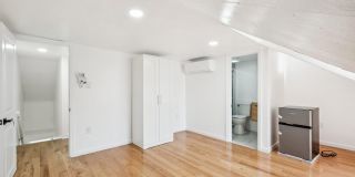 1223 SPRUCE Street Gallery 29