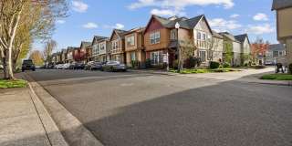 3 bed/2.5 bath Townhome + 2 Car Garage + Washer/Dryer + Fenced Front Patio Gallery 28
