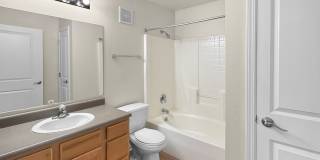 Grand Lakeside Escape: Spacious 3-Bedroom Retreat in Lakeshore Community Grand Lakeside Escape: Spacious 3-Bedroom Retreat in Lakeshore Community Gallery 22