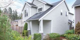 Modern 4 Bedroom, 2.5 Bath Home In Silver Creek w/AC Gallery 3