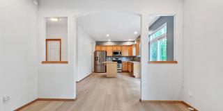 5BR/3BA End Unit with Greenbelt View in Lynnwood Gallery 16