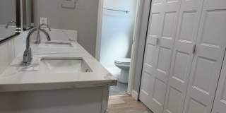 Absolutely gorgeous 3 bedroom 2 bath house Gallery 28