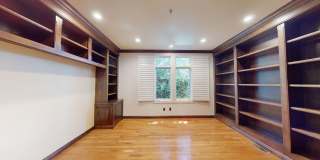 Spacious 4-bedroom 4.5 bath Home in a Gated Complex Gallery 18