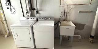 907 Bruce Street Gallery 12