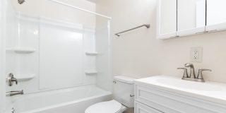 3 Bed/2 Bath Pet Friendly Bus Route. Parking. Gallery 13