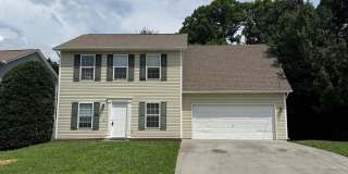 Lovely 4 Bedroom 2.5 Bath Home in convenient West Knox location Gallery 1