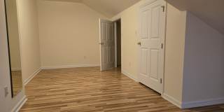 511 Elm Street Gallery 17