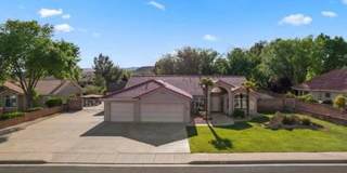 Bloomington Beauty!  6 month lease Gallery 1