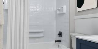 Elegant Renovation! HUGE 1 Bed 1 Bath Available Now! Gallery 33
