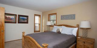 2 bedroom in Frisco. Walk to Main Street! Garage and Yard! Hot tub! Gallery 10