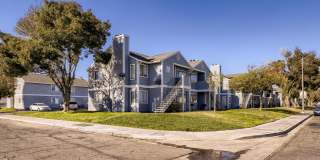 LOVELY 2 bedroom Condo Ready for Immediate Move in!! Gallery 6
