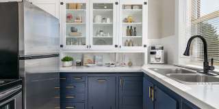 Elegant Renovation! HUGE 1 Bed 1 Bath Available Now! Gallery 10