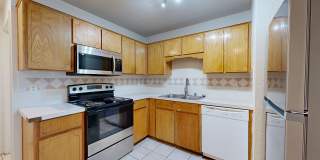 $875 + 2 WEEKS FREE RENT +  STAINLESS STEEL APPLIANCES!!!! Gallery 6