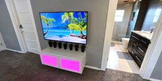 304 North Keech Street - Room 4 Gallery 10