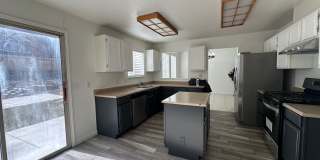 Spacious 3 Bedroom, 2.5 Bath 2 Car Garage Gallery 7