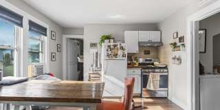 383 Davis Street Gallery 3