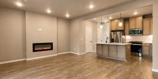Luxury Townhome for Lease at the Courtyards at Hidden Crest - 13113 NE 71st Pl Gallery 6