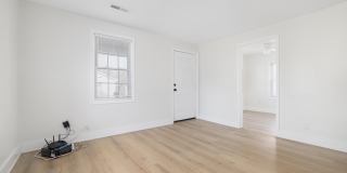 1729 Mary Street Gallery 4