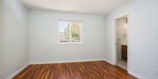 Beautiful 3 bed / 2 bath duplex in Uptown Neighborhood! Gallery 11