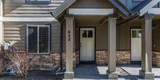 Charming 3 Story Townhome with AC Gallery 1