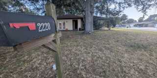 Spacious and well-located 3bed/ 2bath home available for rent in Sarasota, near 301, shopping, beaches, and more! Gallery 1