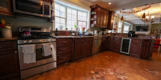 Charming 5 Bedroom-No Broker Fee Gallery 7