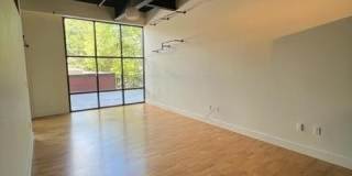 350 E Short Street unit: 211 Gallery 5