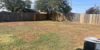 Move in Special! $200 off First Month! Adorable 2 Bedroom with 2 Car Garage Close to Hospitals and TTU! Gallery 24