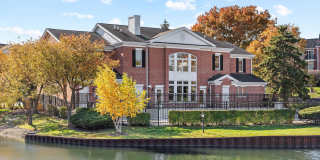 Versailles on the Lakes Schaumburg Gallery 32