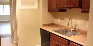 2 BEDROOM - MAHNCKE PARK Gallery 6