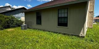 Available from May 15th.  2 Bedroom home with garage. Great Area and Location! Gallery 37