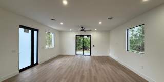 1034 E Alcalde St E Gallery 8