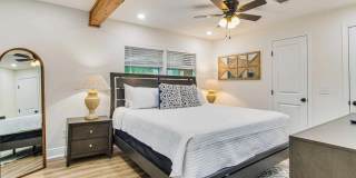 814 W Gonzalez St Gallery 3