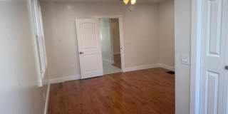 Great 1st Floor Duplex in Squirrel Hill! Available NOW! Gallery 22