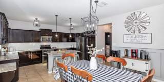 4 BEDROOM POOL & SOLAR HOME! Gallery 9