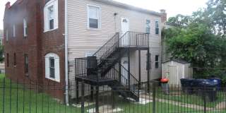 1324 ADAMS Street NE Gallery 15