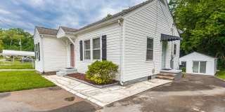 Cozy 2BD/2BTH in South Knoxville Gallery 5