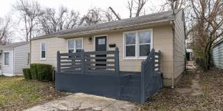 REMODELED 3 bedroom | 1 bathroom | Fenced Backyard Home in a Quiet Neighborhood! We Welcome Pets! Gallery 1