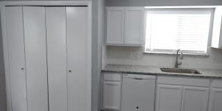 Cool 4-Plex walking distance to Zilker Park and Barton Springs Gallery 11