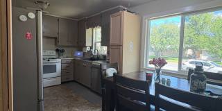 Spacious 4 bed 2 Bath Centrally Located Gallery 7