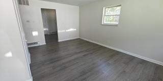 647 W Franklin St Gallery 1