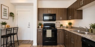 Hawks Landing Apartments - Co-Living Gallery 3