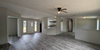 BIG 1,800 sq ft 3 Bedroom, 2 bath + office / den (could be a 4th bedroom) Gallery 1