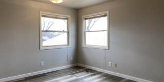 2 Bedroom 2 Bath Townhome w/ large 2 car garage - Freshly remodeled - Available Now Gallery 26