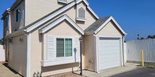 Great Encanto Location - three bedroom, three bath Gallery 1