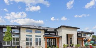 Hillside on Parmer Lane Gallery 28