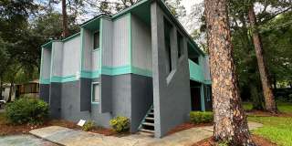 2 Bed/ 1 Bath Available Now on the Westside! Gallery 1