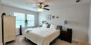 Convenient Location! Beautiful 3/2.5 Townhome w/ Pool Community! Gallery 10