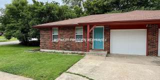 Beautiful 2 Bedroom Duplex - Fresh & Clean! Gallery 1